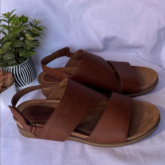 Shoes - Picture 2 of 4